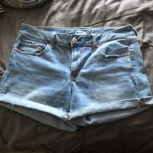 NEVER WORN American Eagle Light Wash Midi Short